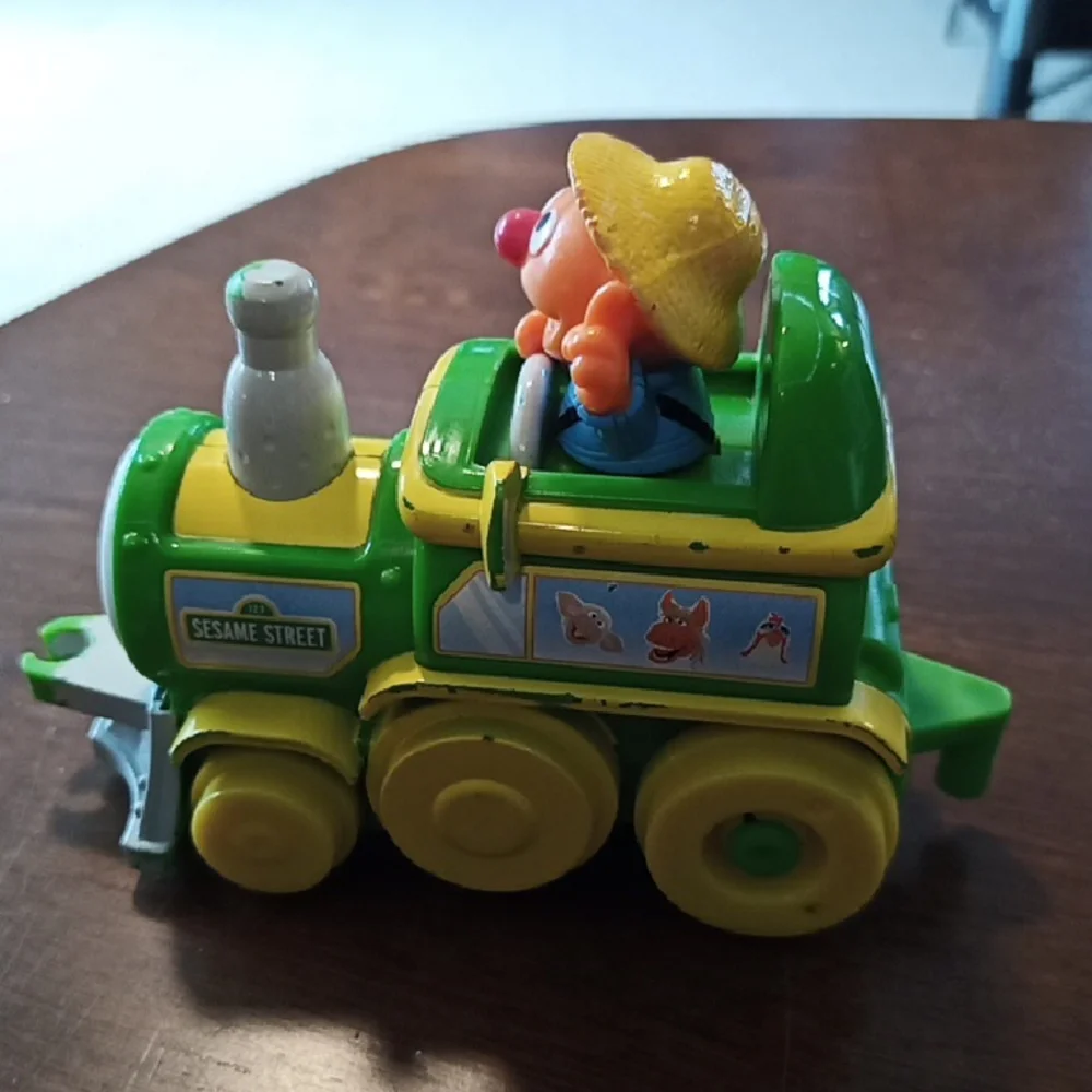 Sesame Street Rails & Roads Ernie Farm Train Playskool 2013 Hasbro Talks-Works